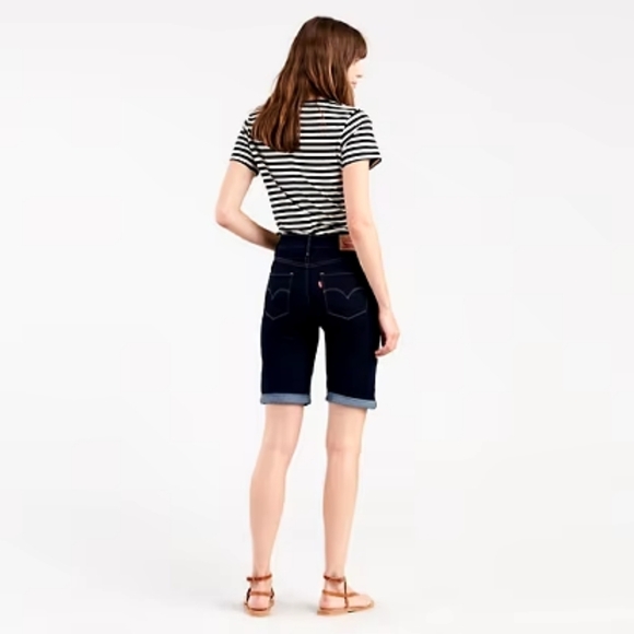 Levi's Classic Bermuda Jean Shorts in Dark Wash - Size 27 - Picture 3 of 13